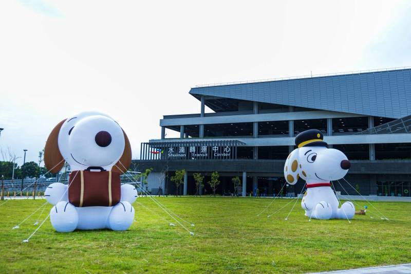 You are currently viewing 台中Snoopy免費景點爆紅！水湳轉運中心快閃延長至8/23，6大巨型氣球、停車免費