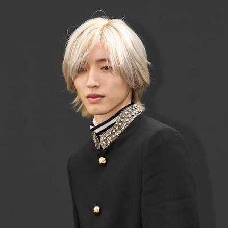 Read more about the article 道枝駿佑正式成為Valentino范倫鐵諾品牌大使！何時就任？巴黎時裝週造型、合作關係一次看